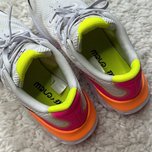 Nike Women's Renew Run Platinum Tint White Neon Size 10 Minor Wear Box Icluded - Picture 11 of 14